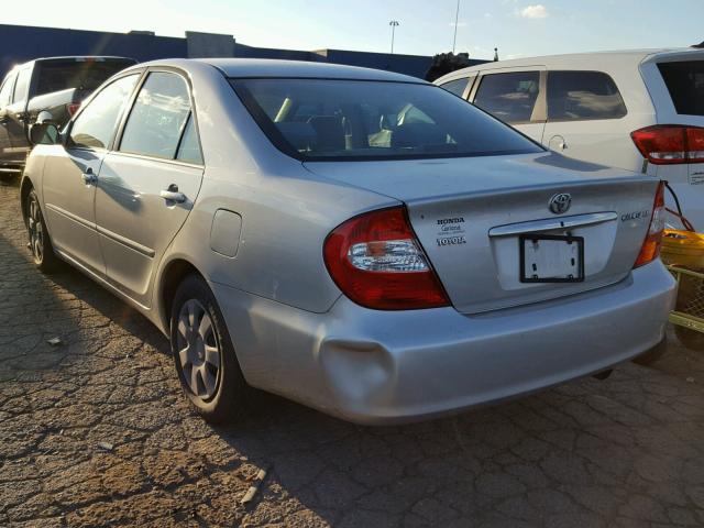 4T1BE32K64U897135 - 2004 TOYOTA CAMRY LE 银色 照片 3