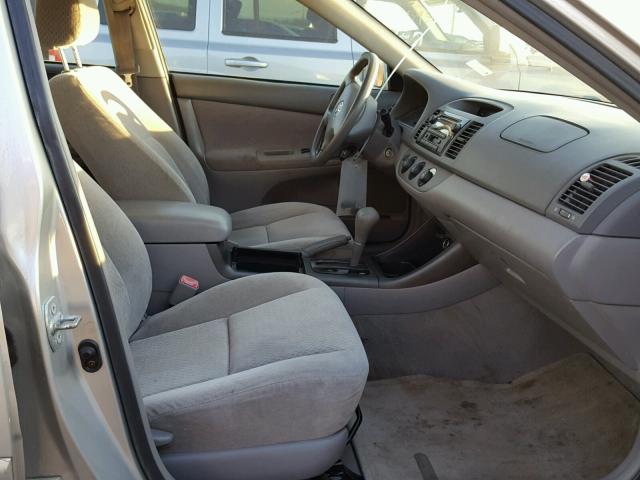 4T1BE32K64U897135 - 2004 TOYOTA CAMRY LE 银色 照片 5