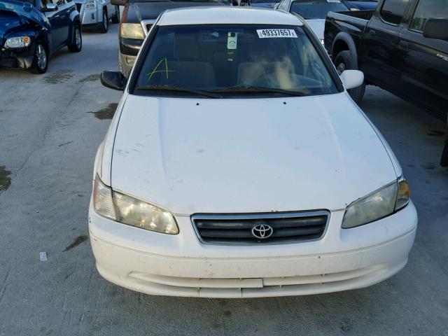 4T1BG22KXYU748656 - 2000 TOYOTA CAMRY CE WHITE photo 9