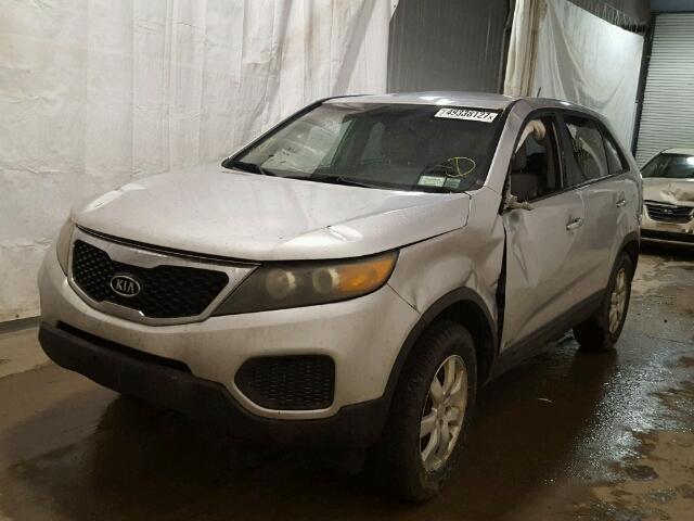 5XYKTCA19BG011343 - 2011 KIA SORENTO BA SILVER photo 2