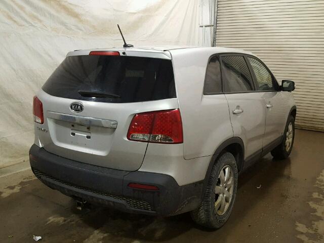 5XYKTCA19BG011343 - 2011 KIA SORENTO BA SILVER photo 4