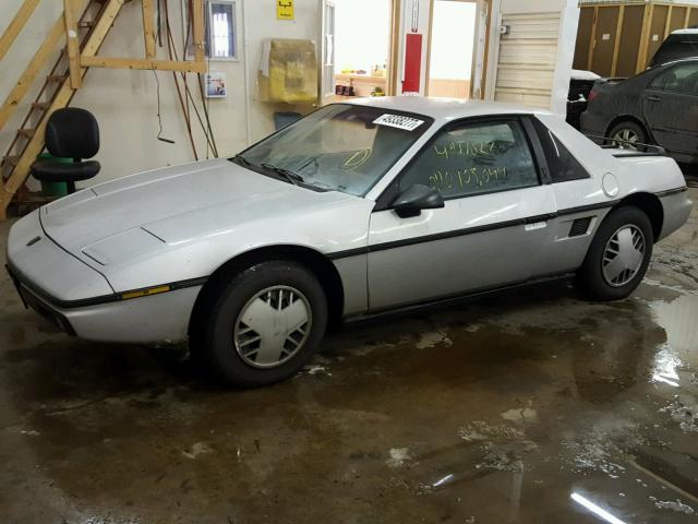 1G2PM37R8GP232215 - 1986 PONTIAC FIERO SPOR GRAY photo 2