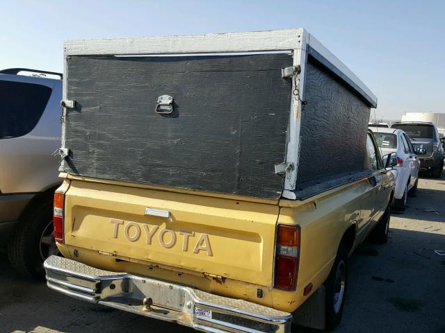 JT4RN44DXD1109479 - 1983 TOYOTA PICKUP 1/2 YELLOW photo 4