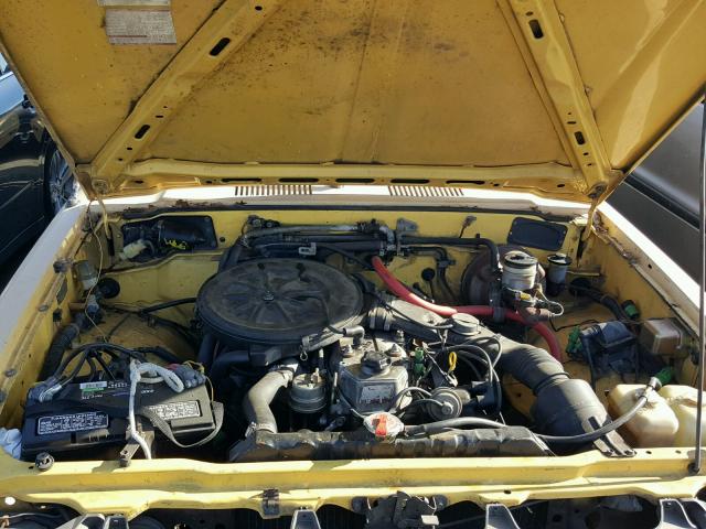 JT4RN44DXD1109479 - 1983 TOYOTA PICKUP 1/2 YELLOW photo 7