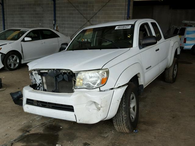 5TEUU42NX6Z196964 - 2006 TOYOTA TACOMA ACC WHITE photo 2