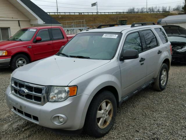 1FMCU9D71AKA63283 - 2010 FORD ESCAPE XLT SILVER photo 2