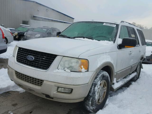 1FMFU17595LA22652 - 2005 FORD EXPEDITION WHITE photo 2