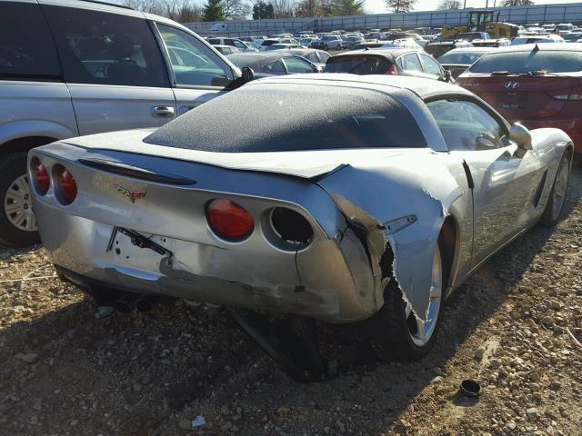 1G1YY24U955131547 - 2005 CHEVROLET CORVETTE SILVER photo 4