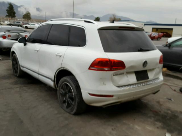 WVGEF9BP4DD013945 - 2013 VOLKSWAGEN TOUAREG V6 WHITE photo 3