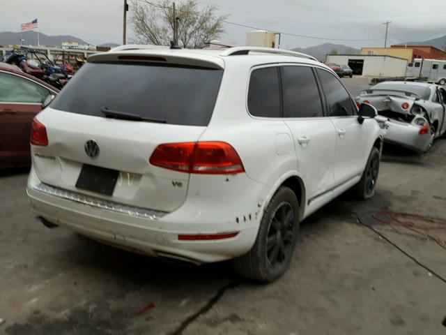 WVGEF9BP4DD013945 - 2013 VOLKSWAGEN TOUAREG V6 WHITE photo 4