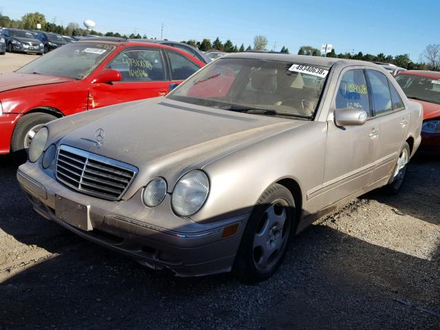 WDBJF70J1YA990858 - 2000 MERCEDES-BENZ E 430 TAN photo 2