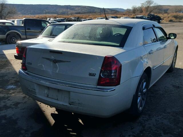 2C3KA33G68H139416 - 2008 CHRYSLER 300 LIMITE WHITE photo 4