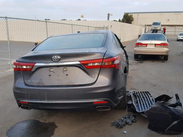 4T1BK1EB4JU288145 - 2018 TOYOTA AVALON XLE GRAY photo 4