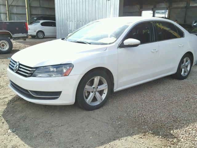 1VWBP7A30CC010761 - 2012 VOLKSWAGEN PASSAT SE WHITE photo 2