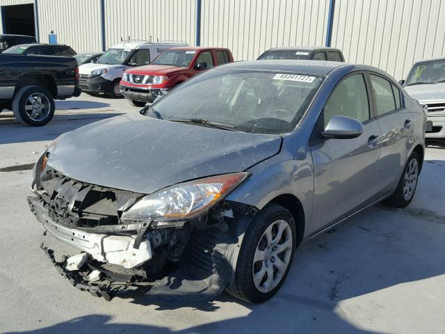 JM1BL1TF0D1702406 - 2013 MAZDA 3 I GRAY photo 2