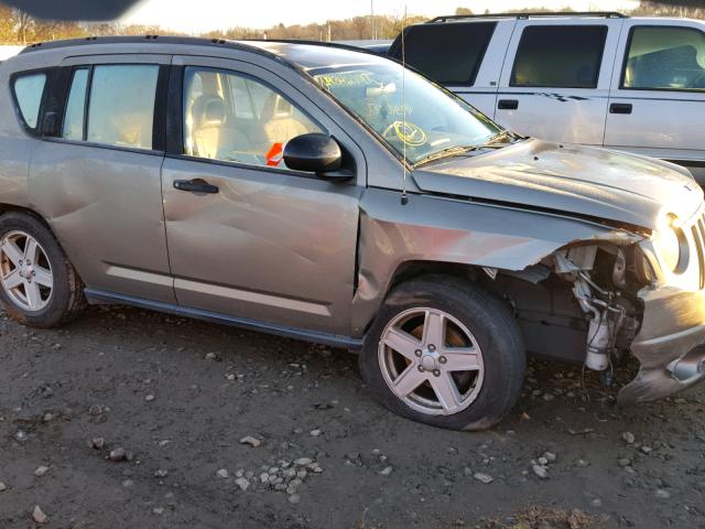 1J8FF47W37D120705 - 2007 JEEP COMPASS GREEN photo 9