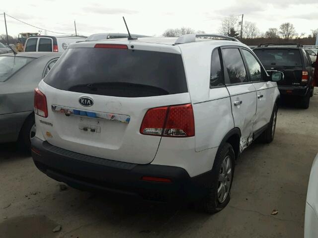 5XYKT4A67DG385986 - 2013 KIA SORENTO LX WHITE photo 4