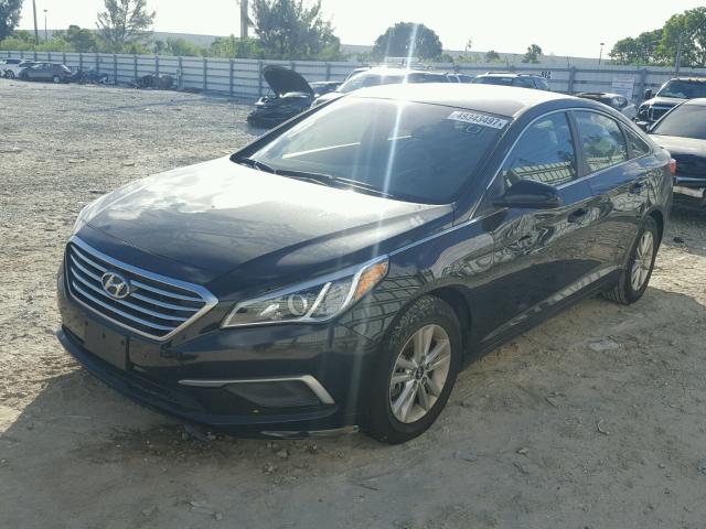 5NPE24AF5GH406363 - 2016 HYUNDAI SONATA SE BLACK photo 2