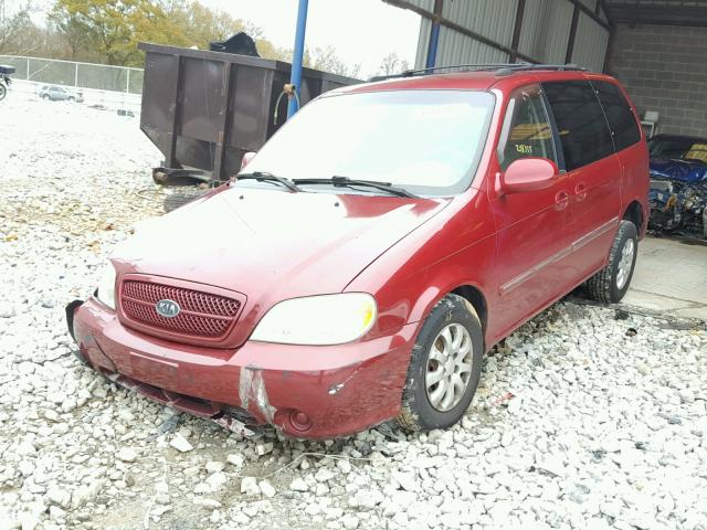 KNDUP132256731713 - 2005 KIA SEDONA EX RED photo 2