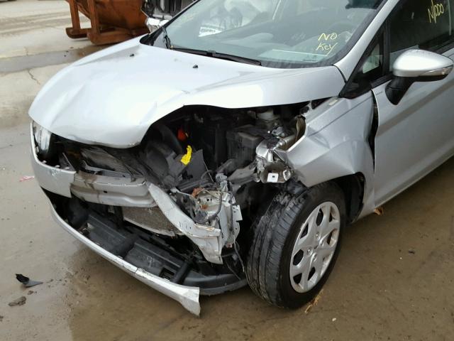 3FADP4BJ4DM223337 - 2013 FORD FIESTA SE WHITE photo 9