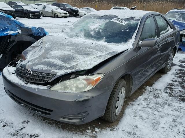 4T1BE32K82U630933 - 2002 TOYOTA CAMRY LE ნაცრისფერი ფოტო 2