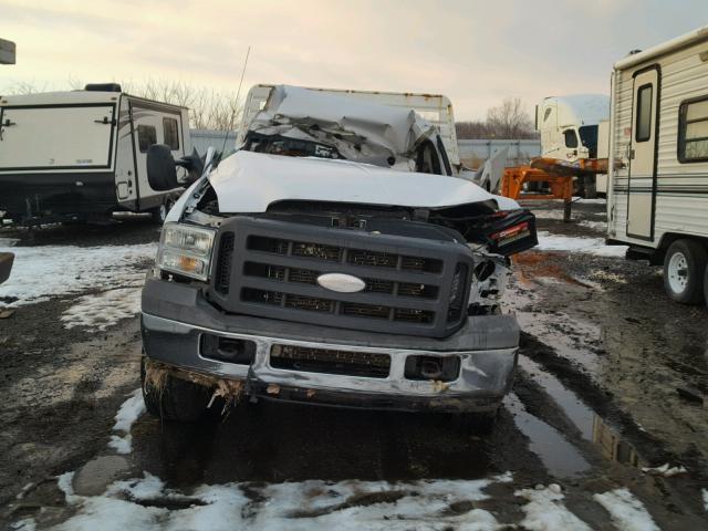 1FDSF35P95ED02438 - 2005 FORD F350 SRW S WHITE photo 9