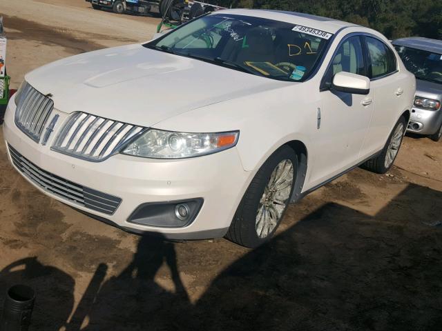 1LNHM93R99G618441 - 2009 LINCOLN MKS CREAM photo 2