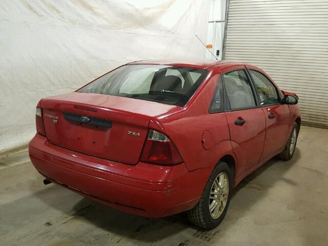 1FAFP34N66W103674 - 2006 FORD FOCUS ZX4 RED photo 4