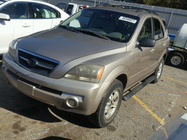 KNDJD733X55338264 - 2005 KIA SORENTO EX GOLD photo 2