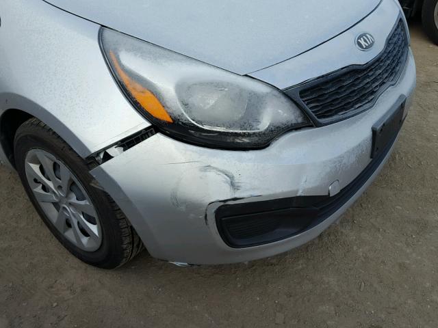 KNADM4A3XF6438615 - 2015 KIA RIO LX Արծաթագույն լուսանկար 9
