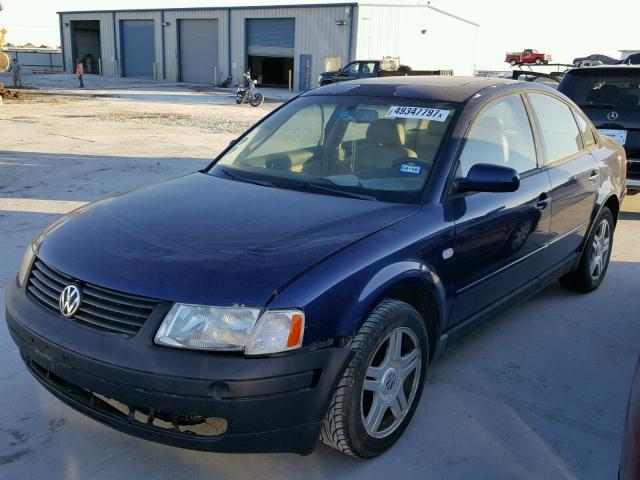 WVWPD23B7YP223196 - 2000 VOLKSWAGEN PASSAT GLX BLUE photo 2