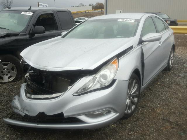 5NPEC4AC2DH536583 - 2013 HYUNDAI SONATA SE SILVER photo 2