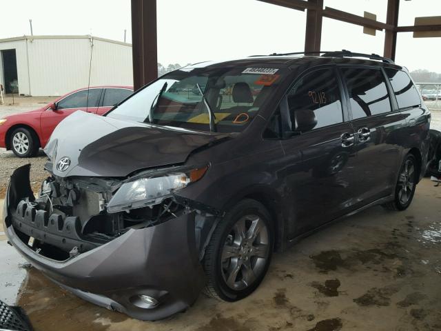 5TDXK3DC3DS385202 - 2013 TOYOTA SIENNA SPO GRAY photo 2