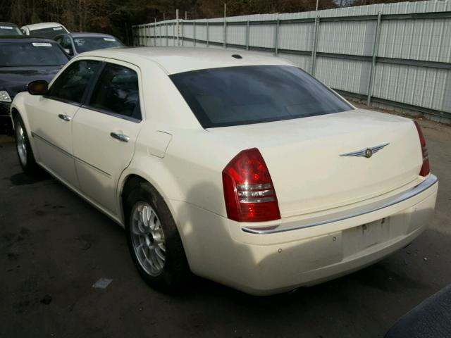 2C3LA63H26H285999 - 2006 CHRYSLER 300C WHITE photo 3