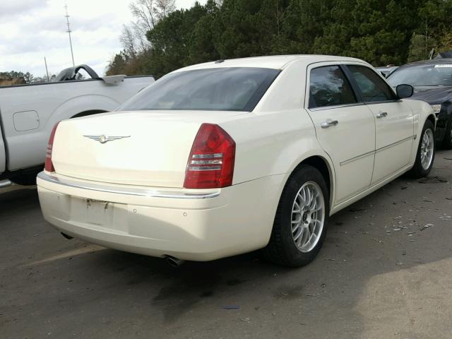 2C3LA63H26H285999 - 2006 CHRYSLER 300C WHITE photo 4