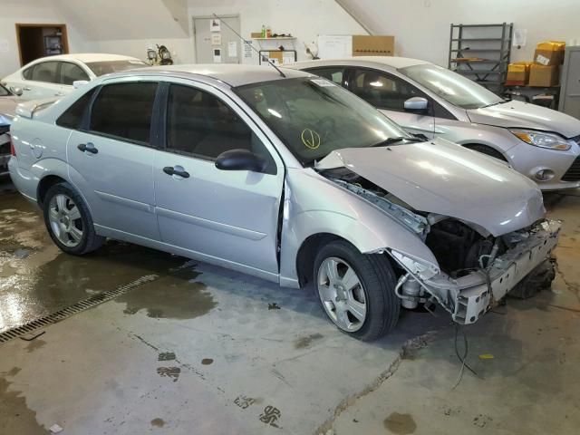 1FAFP34N55W315853 - 2005 FORD FOCUS ZX4 SILVER photo 1