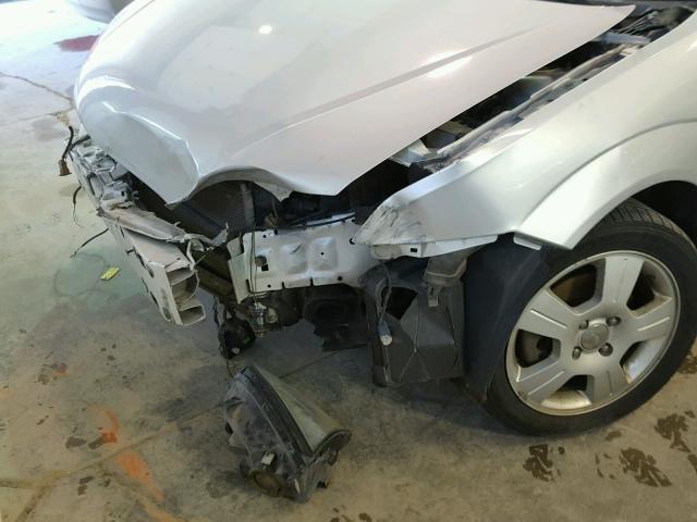 1FAFP34N55W315853 - 2005 FORD FOCUS ZX4 SILVER photo 9