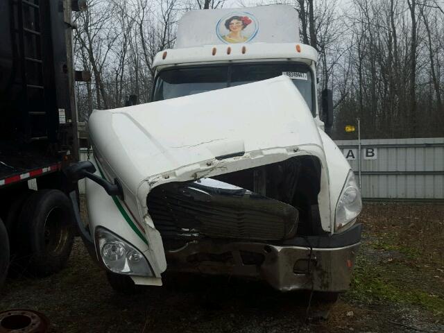 1FUBGDDV9CSBD6239 - 2012 FREIGHTLINER CASCADIA 1 WHITE photo 9