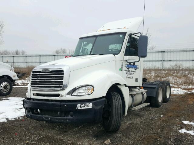 1FUJA6CK17LY66745 - 2007 FREIGHTLINER CONVENTION WHITE photo 2