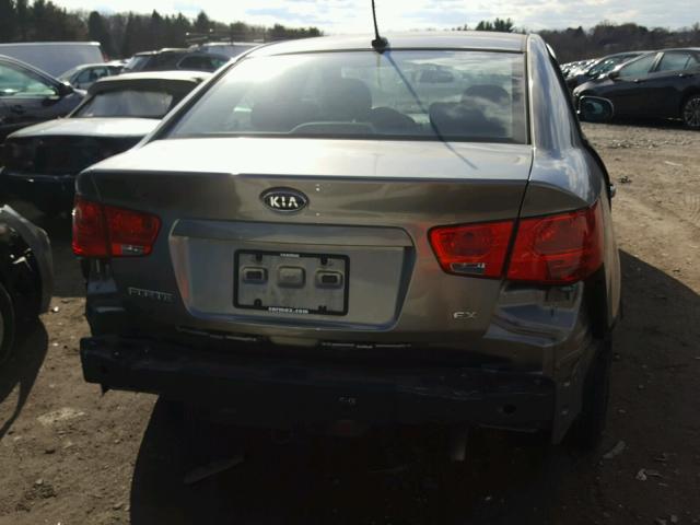 KNAFU4A23D5654941 - 2013 KIA FORTE EX GRAY photo 9