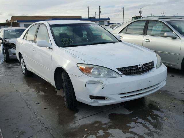 JTDBE32K420056357 - 2002 TOYOTA CAMRY LE WHITE photo 1