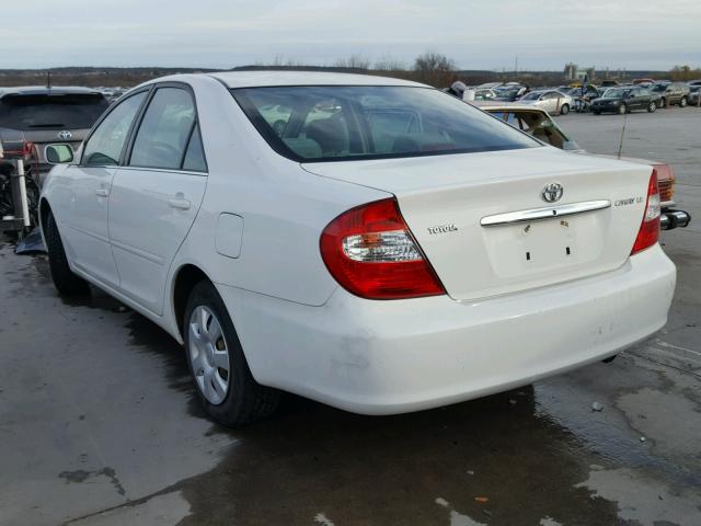 JTDBE32K420056357 - 2002 TOYOTA CAMRY LE WHITE photo 3