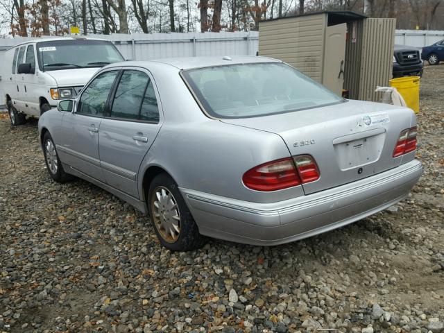 WDBJF65J8YA980265 - 2000 MERCEDES-BENZ E 320 SILVER photo 3