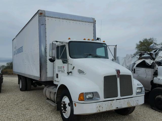 2NKMHD7X02M889052 - 2002 KENWORTH CONSTRUCTI WHITE photo 1