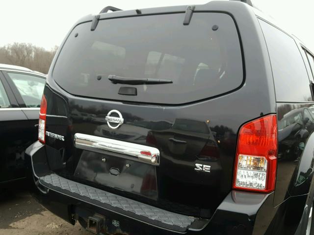 5N1AR18W75C773168 - 2005 NISSAN PATHFINDER BLACK photo 9