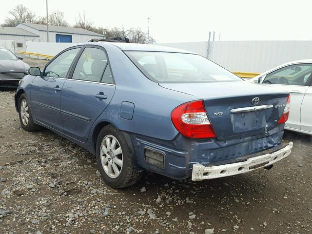 4T1BF30K42U529856 - 2002 TOYOTA CAMRY LE BLUE photo 3