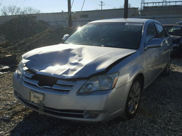 4T1BK36B75U038933 - 2005 TOYOTA AVALON XL SILVER photo 2