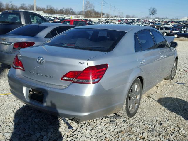 4T1BK36B75U038933 - 2005 TOYOTA AVALON XL SILVER photo 4