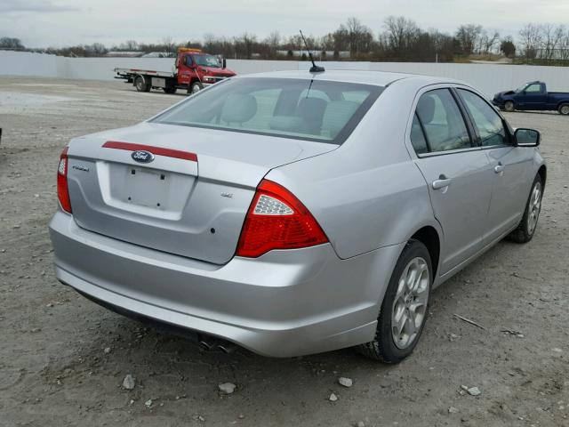 3FAHP0HAXBR311486 - 2011 FORD FUSION SE SILVER photo 4