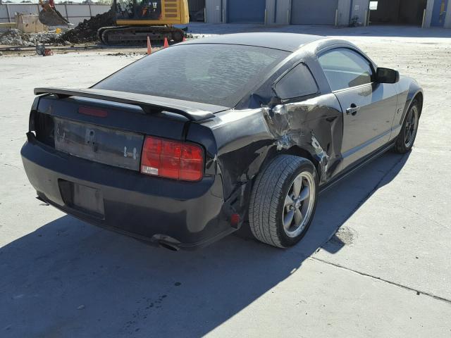 1ZVFT82H365195247 - 2006 FORD MUSTANG GT BLACK photo 4